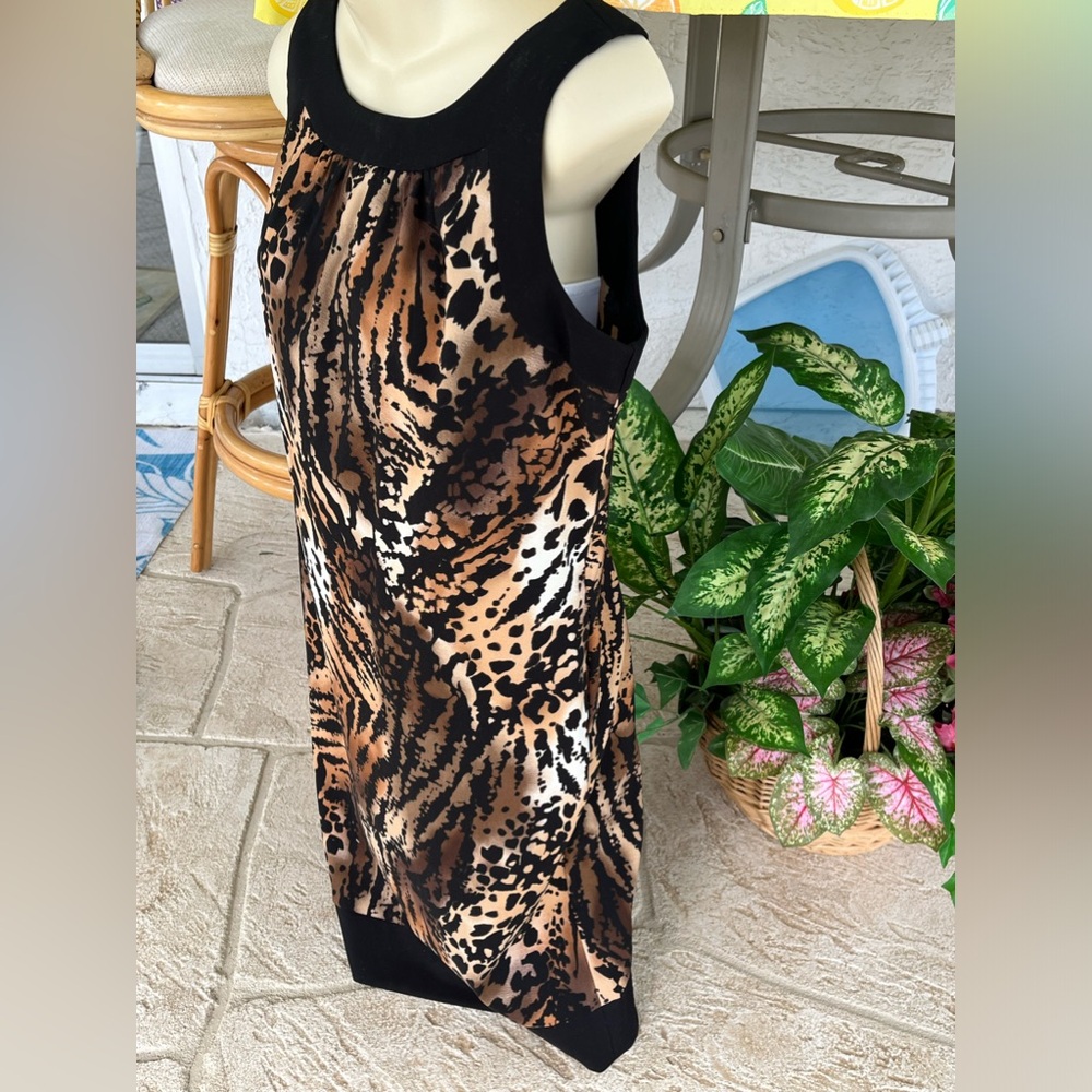 Hot summer sheath dress.